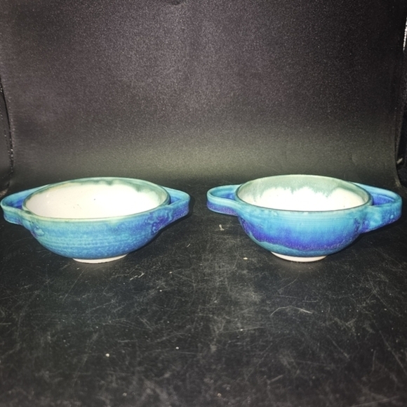 2‎ small vintage art pottery casserole dishes - Picture 2 of 5
